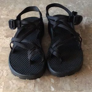 Women’s Size 7 Black Chacos